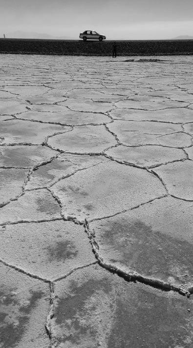En premier plan, des lignes brisées, hachées : il faut atteindre l'horizon pour plus de stabilité. photographie Jugraphics : symbolique lignes horizontales et brisées