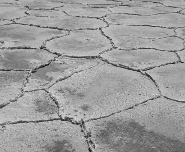 En premier plan, des lignes brisées, hachées : il faut atteindre l'horizon pour plus de stabilité. photographie Jugraphics : symbolique lignes horizontales et brisées