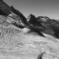 Beaucoup de lignes dans cette image : l'itinéraire au milieu des crevasses semble bien compliqué... photographie Jugraphics : symbolique lignes brisées