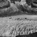 Agitation du glacier en premier plan... ces crevasses n'inspirent pas confiance. photographie Jugraphics : symbolique lignes hachées